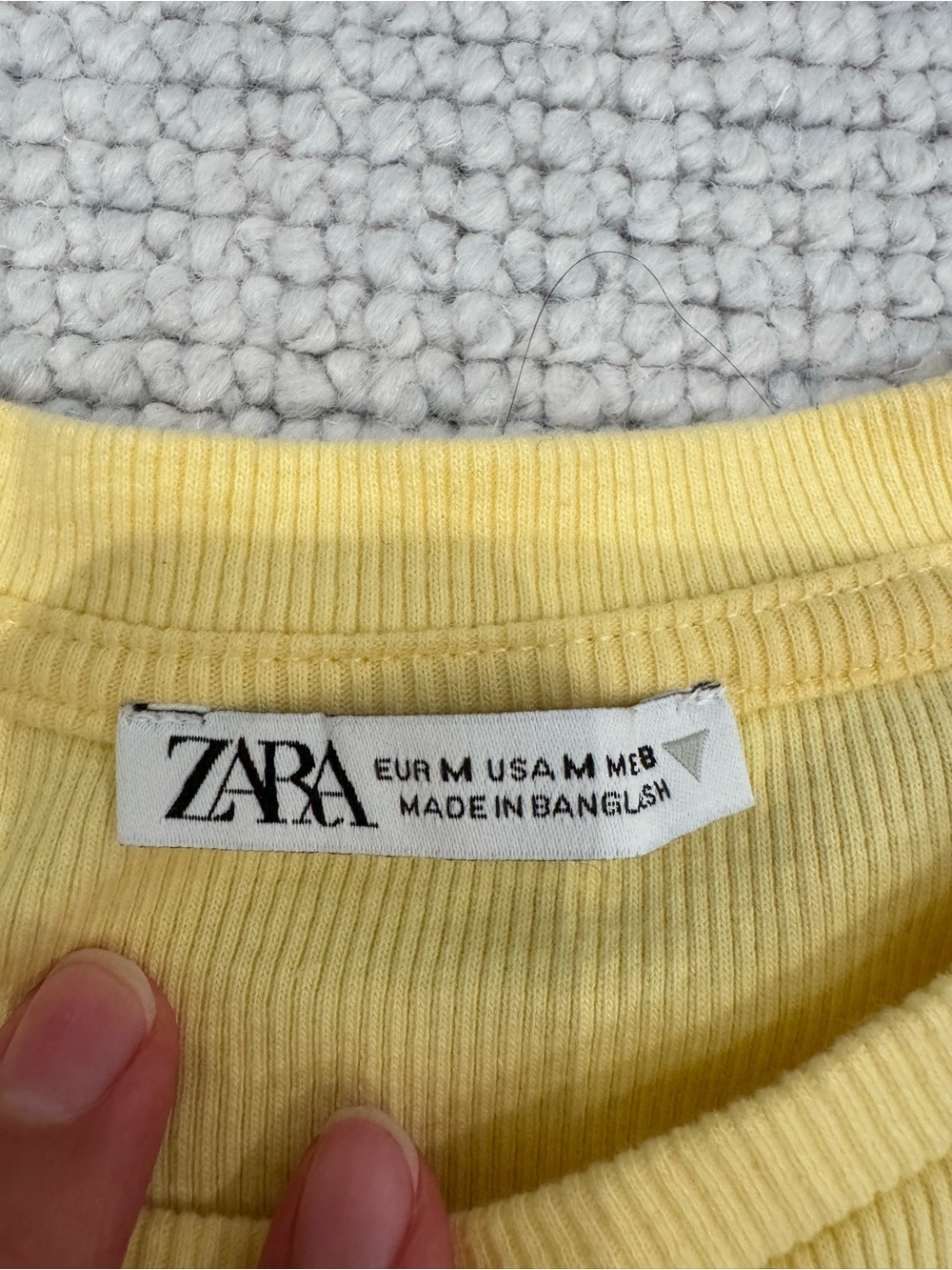 ZARA Yellow Ruffle Sleeve Ribbed Tee - Picture 3 of 3